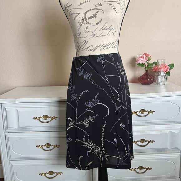 Black skirt with purple floral - Picture 2 of 5